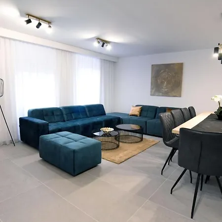 Villa Commodious House In With 5 Bedrooms