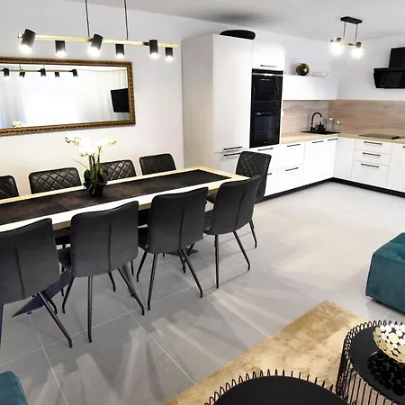 Commodious House In With 5 Bedrooms *