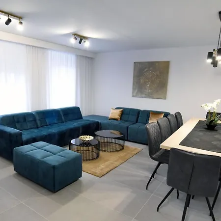 Commodious House In With 5 Bedrooms