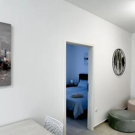 Commodious House In With 5 Bedrooms *