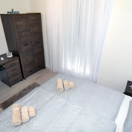 Commodious House In With 5 Bedrooms * Rijeka