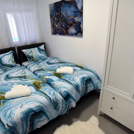 Commodious House In With 5 Bedrooms