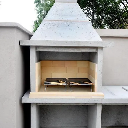 Commodious House In With 5 Bedrooms Vila Rijeka