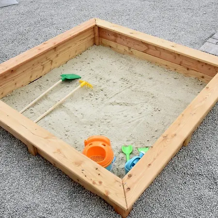 Vila Commodious House In With 5 Bedrooms *