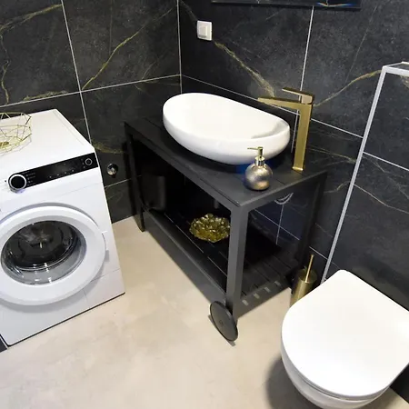 Commodious House In With 5 Bedrooms Rijeka