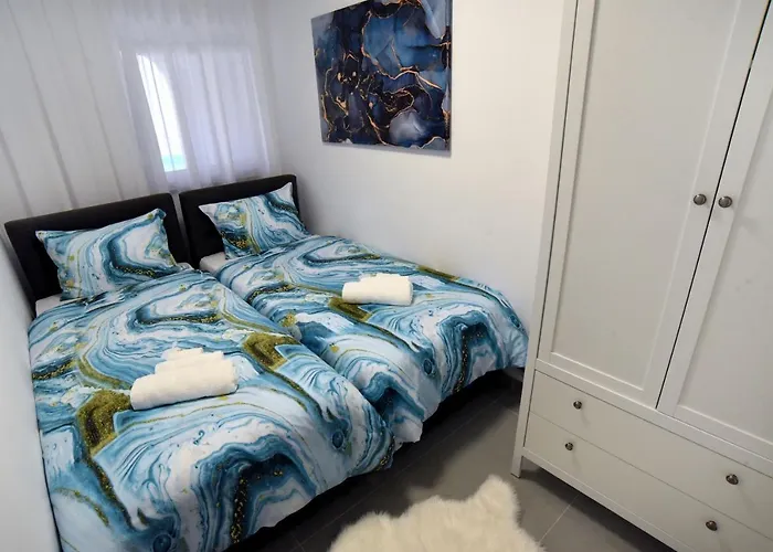 Commodious House In With 5 Bedrooms