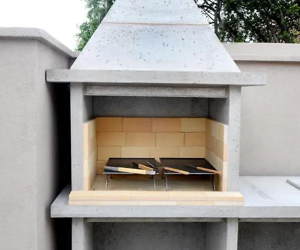 Commodious House In With 5 Bedrooms Villa Rijeka