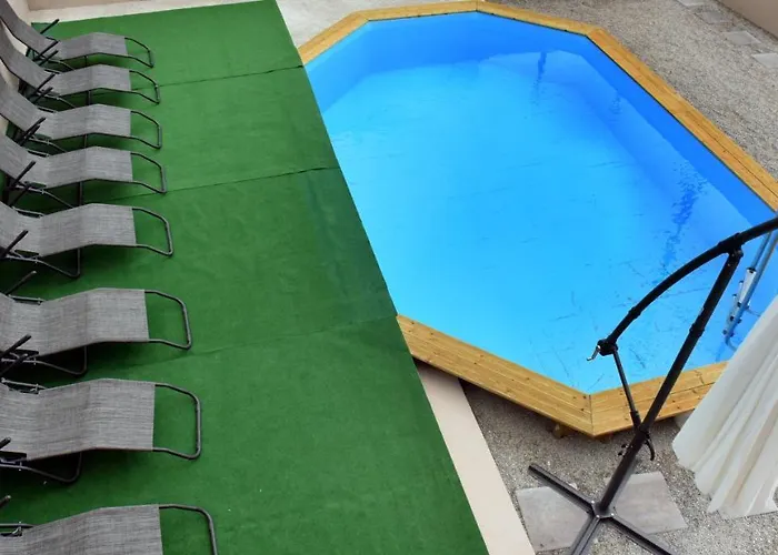 Commodious House In With 5 Bedrooms * Rijeka