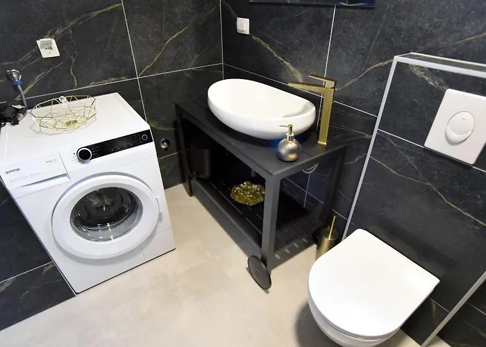 Commodious House In With 5 Bedrooms Rijeka