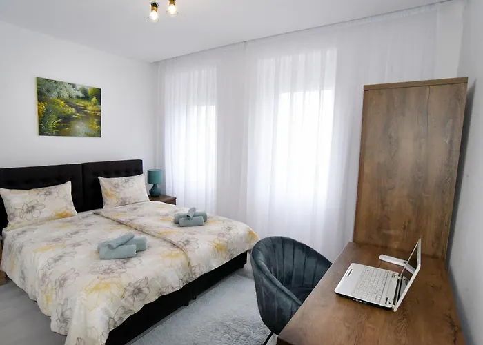 Commodious House In With 5 Bedrooms * Rijeka