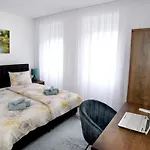 Commodious House In With 5 Bedrooms Villa *