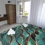 Commodious House In With 5 Bedrooms *