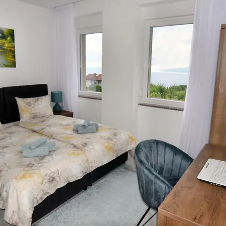 Commodious House In With 5 Bedrooms