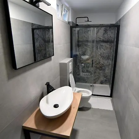 Willa Commodious House In With 5 Bedrooms Rijeka