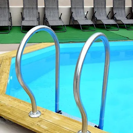 Commodious House In With 5 Bedrooms Willa *