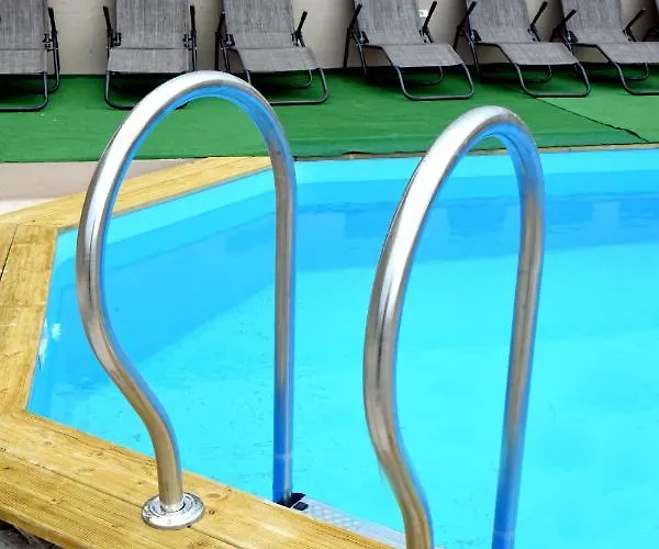 Commodious House In With 5 Bedrooms 빌라 *